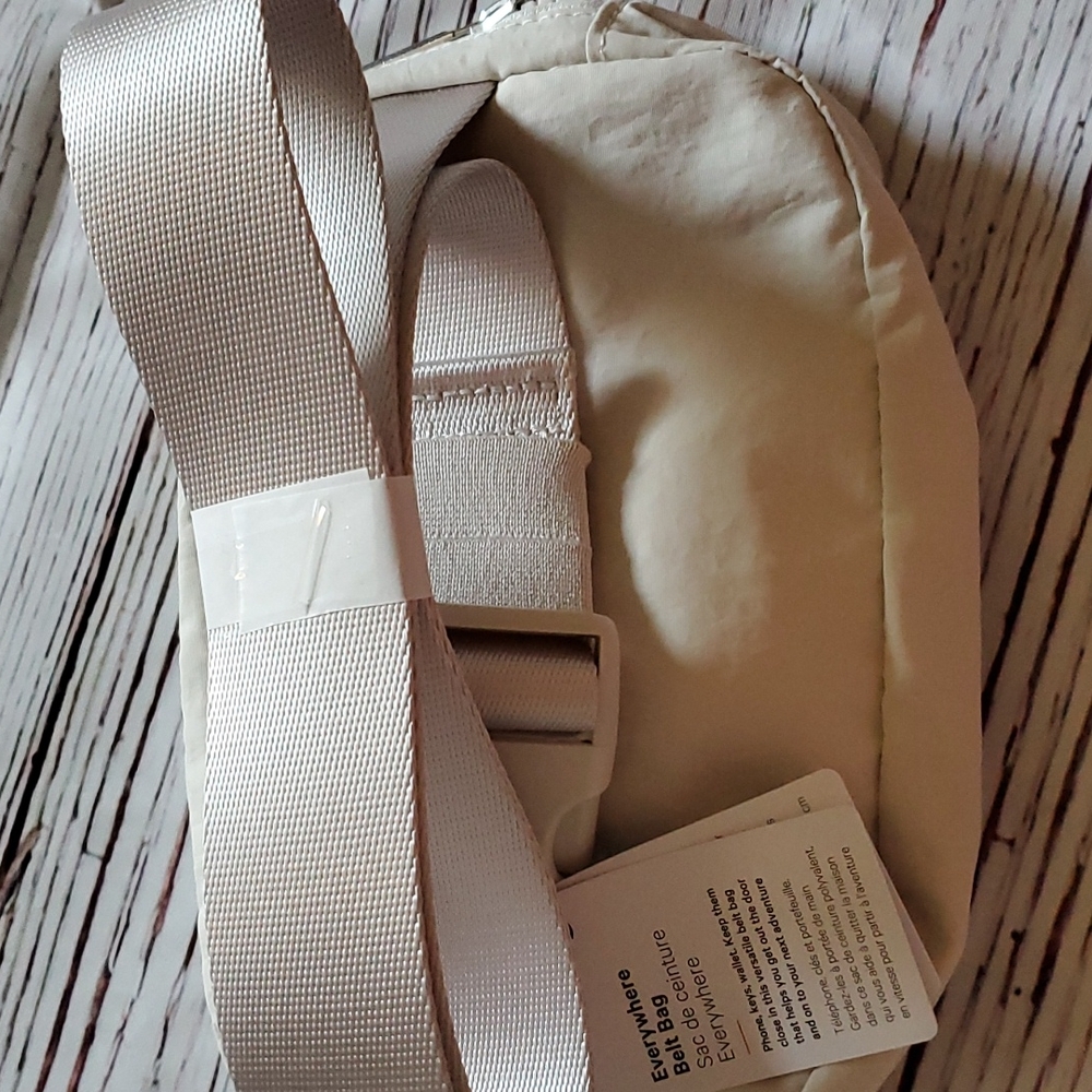 🆕️ LULULEMON EVERYHERE BELT BAG - WHITE OPAL - Picture 13 of 14